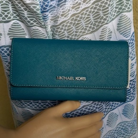 Jet Set Travel Large Trifold Wallet Leather - Picture 8 of 16